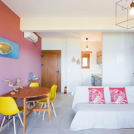 Nereus & Oceanus Beachfront Apartments, Lagonisi Beach #Feelslikehome أورموس باناجياس المظهر الخارجي الصورة